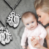 Collana piedini con incisione Personalizzata con 1 dedica e disegno