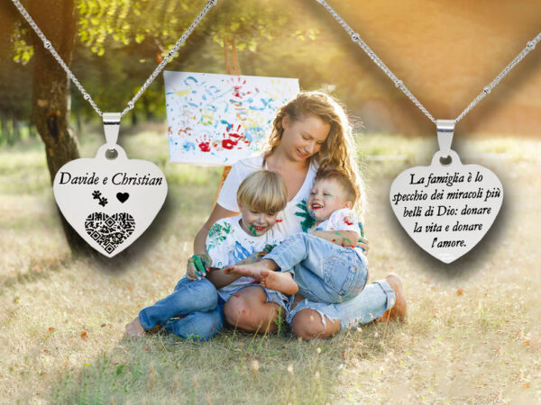 Collana per la mamma con dedica su cuore con incisione personalizzata con QR Code